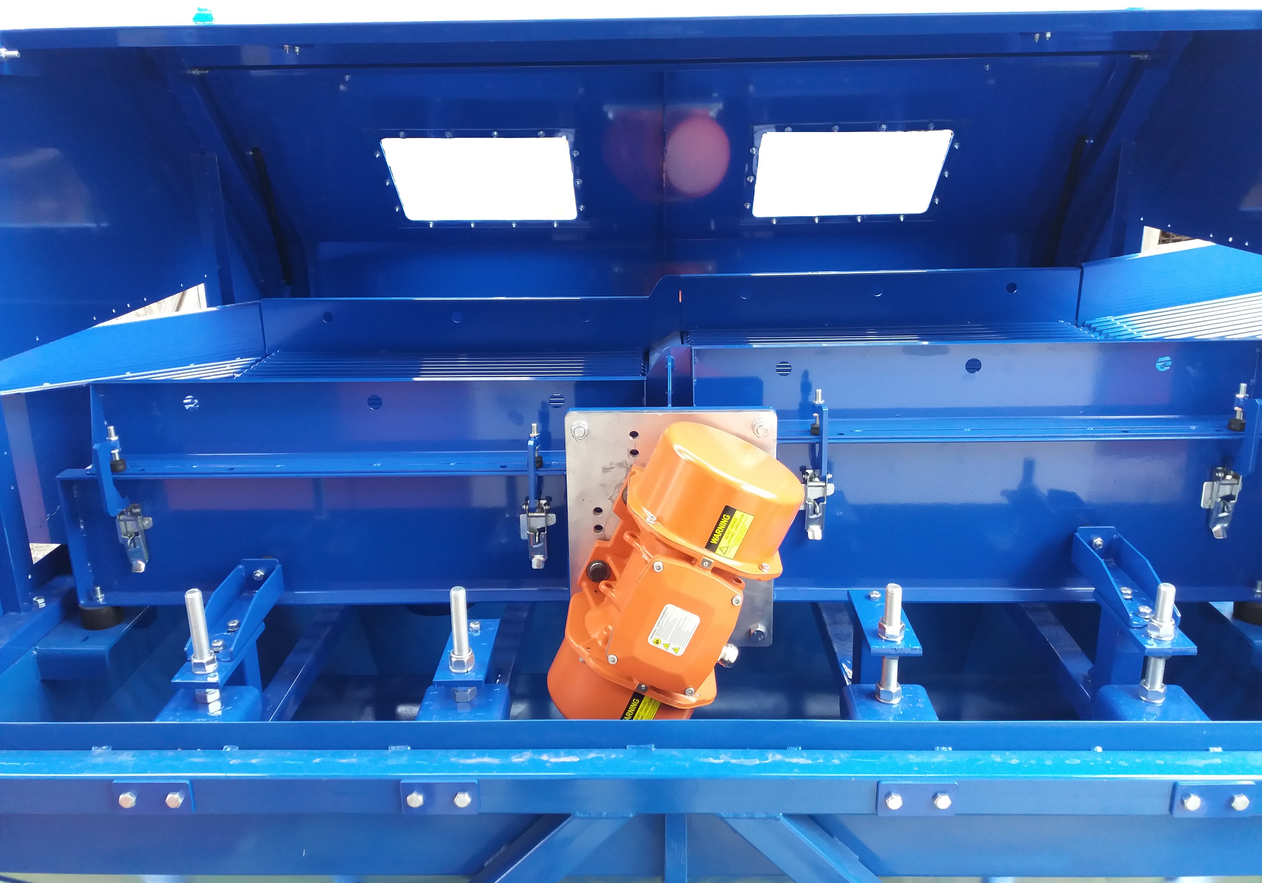 Hagymapucoló gép - vibrációs rosta